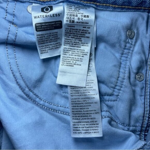 Levi’s Premium Baggy Dad Jeans Light Wash Distressed in W28xL30 zip fly Women’s - Picture 9 of 10